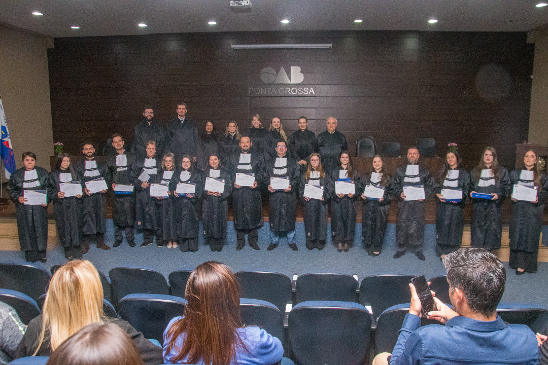 OAB Ponta Grossa recebe 17 novos advogados em maio